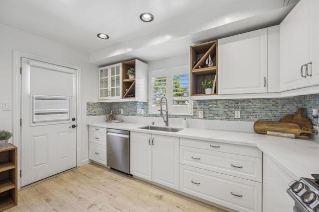 Detail Gallery Image 16 of 45 For 3925 Linmar Ln, Carlsbad,  CA 92008 - 3 Beds | 2 Baths