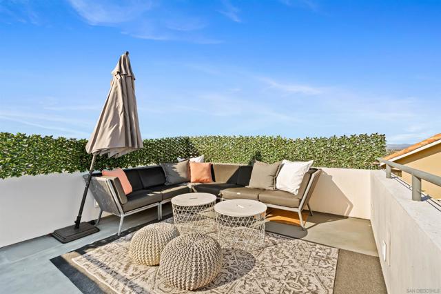 5259 Pacifica Dr, San Diego CA: https://media.crmls.org/mediaz/2d3dcff3-b8d4-4c33-9251-261480e4c001.jpg