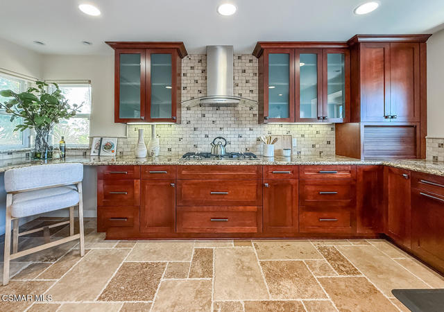 3331 Monte Carlo Drive, Thousand Oaks CA: https://media.crmls.org/mediaz/2d3e326b-8b13-4048-9f9f-333a11fd5179.jpg