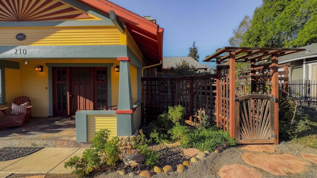 210 6th Ave - photo 3