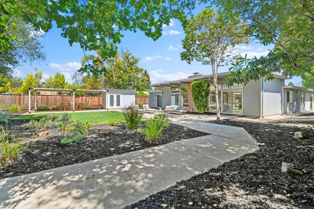 969 Eichler Drive, Mountain View CA: https://media.crmls.org/mediaz/2d3e6325-250e-4860-9425-a17aea1a01c1.jpg