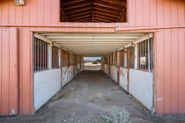 20101 Panoche Road, Paicines CA: https://media.crmls.org/mediaz/2d3ecb47-ee51-463a-917b-aa4f959cf082.jpg