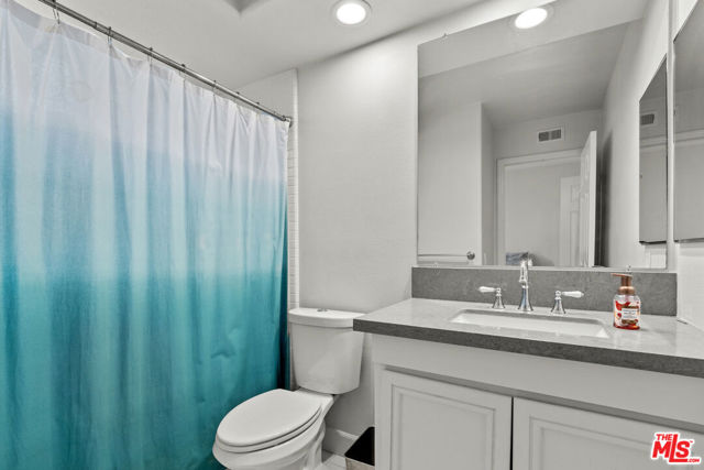 4370 Park Monte Nord, Calabasas CA: https://media.crmls.org/mediaz/2d3f0d78-58a0-4da3-9f84-bea6a260e317.jpg