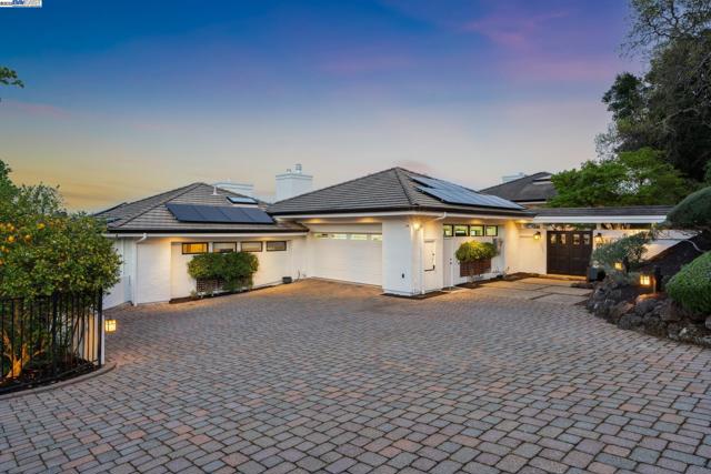 11 Leslyn Lane, Lafayette CA: https://media.crmls.org/mediaz/2d3f2c78-5fc4-4848-b866-6c945c641941.jpg
