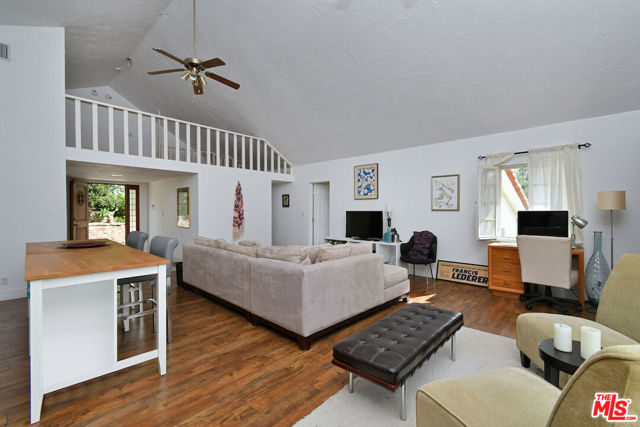 7210 Woodlake Avenue photo 33