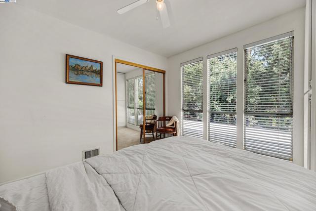 1923 Green Valley Rd, Alamo CA: https://media.crmls.org/mediaz/2d407b26-c2e2-4752-815f-3e904c493078.jpg