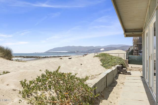 1218 Cornwall Lane, Ventura CA: https://media.crmls.org/mediaz/2d40a3be-c0c8-4443-a382-e5ea28680f31.jpg