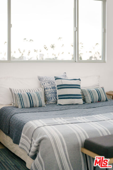 2514 Berkeley Avenue, Los Angeles CA: https://media.crmls.org/mediaz/2d40af76-9368-41b0-b4af-4db8d9670788.jpg