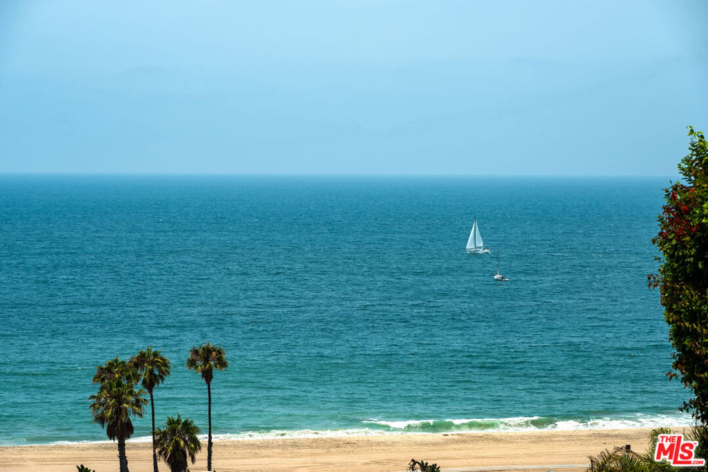 https://media.crmls.org/mediaz/2d40dbb5-2a5d-4f90-bbb5-a0f9d39df411.jpg?preset=X-Large