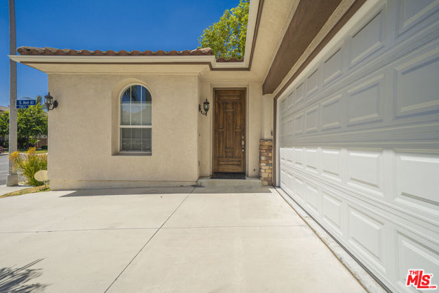 629 Milford Street, Los Angeles CA: https://media.crmls.org/mediaz/2d413131-ff6b-4197-ab27-c851c25a128d.jpg
