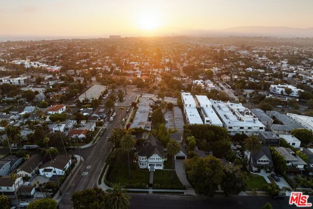 905 Harding Avenue, Venice, California 90291, 5 Bedrooms Bedrooms, ,3 BathroomsBathrooms,Single Family Residence,For Sale,Harding,24413553