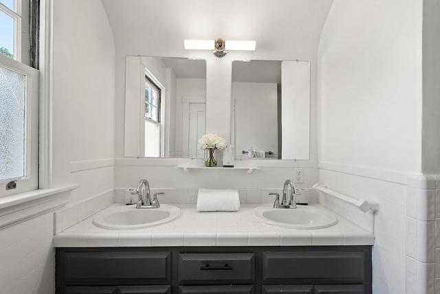 774 Edgewood Road, San Mateo CA: https://media.crmls.org/mediaz/2d42136d-3b44-448f-803a-73803f0c3022.jpg