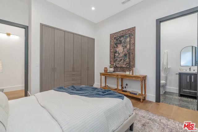 5522 Buffalo Avenue, Sherman Oaks CA: https://media.crmls.org/mediaz/2d423285-ad3e-43e1-b7c1-83b07caf7481.jpg