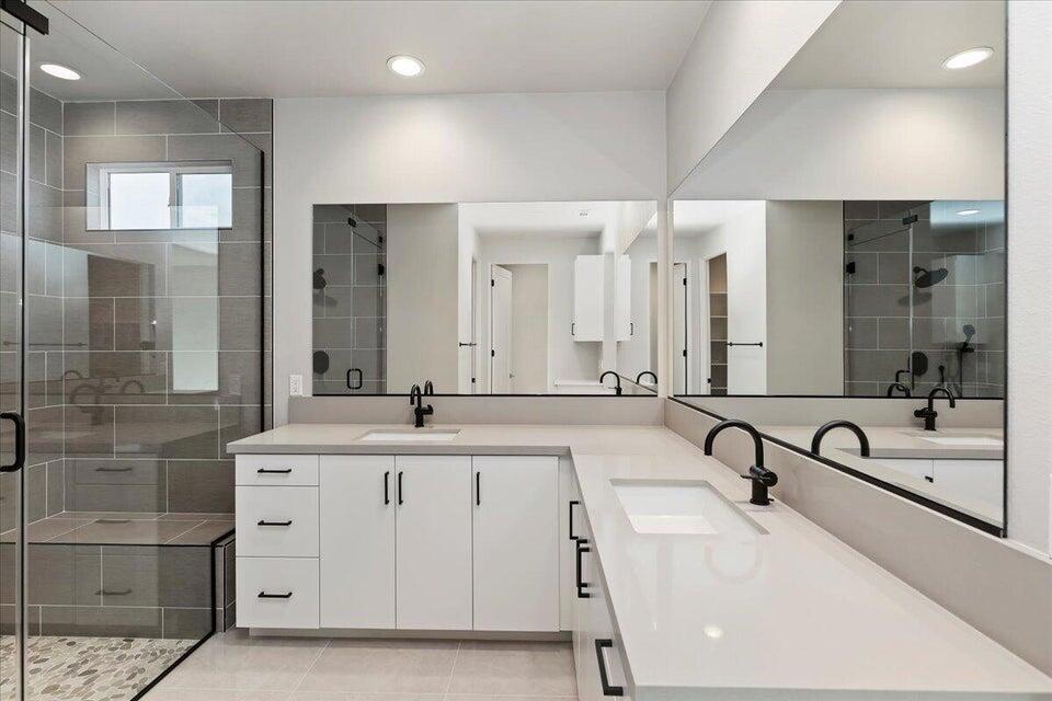 https://media.crmls.org/mediaz/2d423511-5d59-4849-ad31-cc1404ad4561.jpg?preset=X-Large