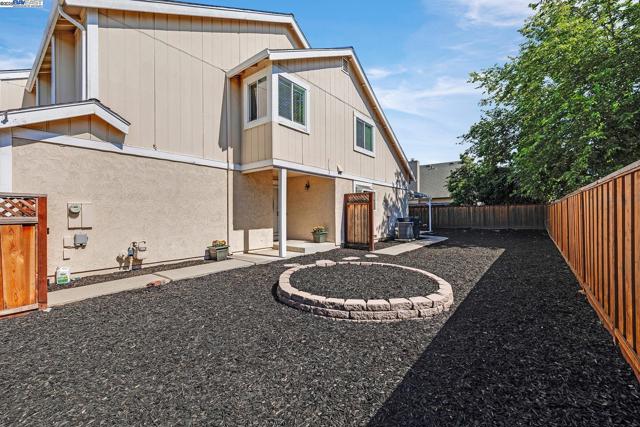 5487 Treeflower Dr, Livermore CA: https://media.crmls.org/mediaz/2d4319fc-e578-4380-bed8-8f1e0e1eb8e1.jpg