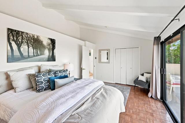 150 New Place Road, Hillsborough CA: https://media.crmls.org/mediaz/2d432637-7f8a-4b73-9d99-07c06bd2d33d.jpg