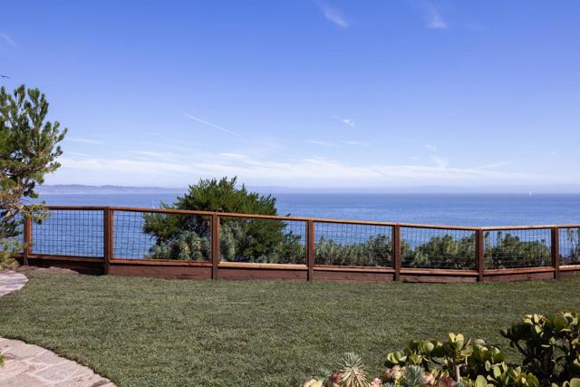 4840 Cliff Drive, Capitola CA: https://media.crmls.org/mediaz/2d437f7d-66a1-4667-b026-7bceb4130584.jpg