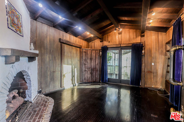 3131 & 3135 Oakcrest Drive, Los Angeles CA: https://media.crmls.org/mediaz/2d44258d-1939-4548-a62b-62f3e2e18982.jpg