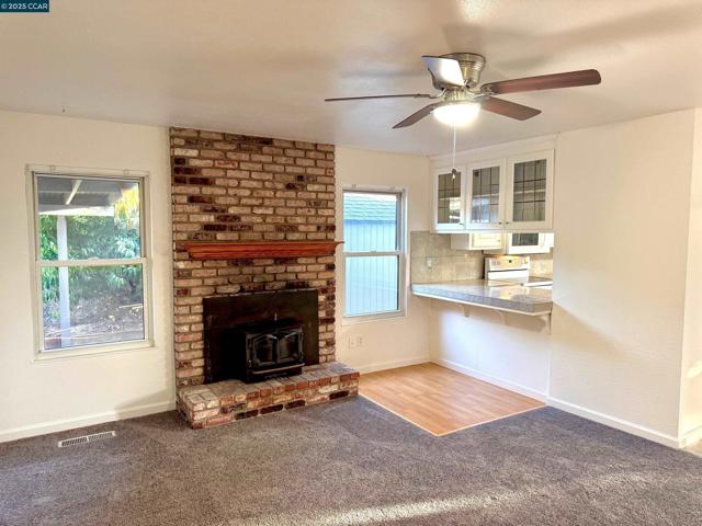 2139 Chestnut Dr, Pittsburg CA: https://media.crmls.org/mediaz/2d44c367-07ce-462b-8cf7-eabf96729853.jpg
