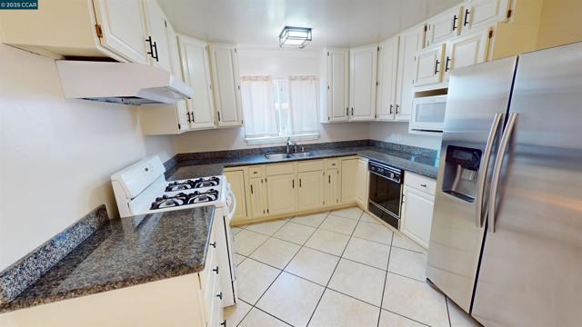 2029 Sutter Ave, San Pablo CA: https://media.crmls.org/mediaz/2d44c491-7eb7-4c2b-8a53-464c32fade83.jpg