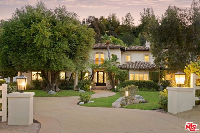 25217 Eldorado Meadow Road, Hidden Hills CA: https://media.crmls.org/mediaz/2d44d9ba-27d1-4661-85c9-e4267ffcfdbd.jpg