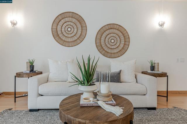 4924 Rocky Rd, Richmond CA: https://media.crmls.org/mediaz/2d44dae0-dd9e-4184-a270-0e7cf1b9928a.jpg