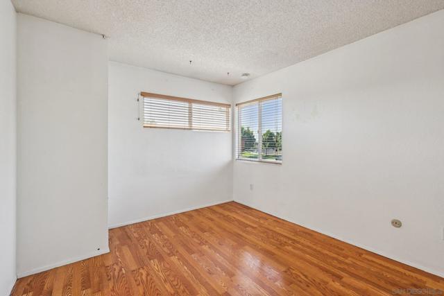 823 Fuchsia Ln, San Diego CA: https://media.crmls.org/mediaz/2d45551f-c621-4683-b7a0-038713ae2e52.jpg