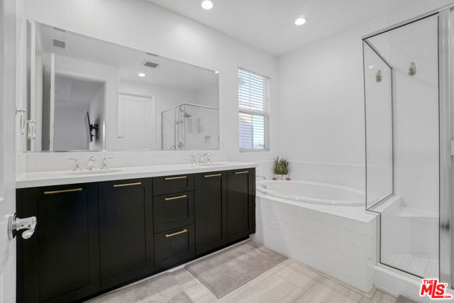 20818 W Bur Oak Circle, Porter Ranch CA: https://media.crmls.org/mediaz/2d459c3f-0419-4c6a-86d6-7488be36e3b8.jpg