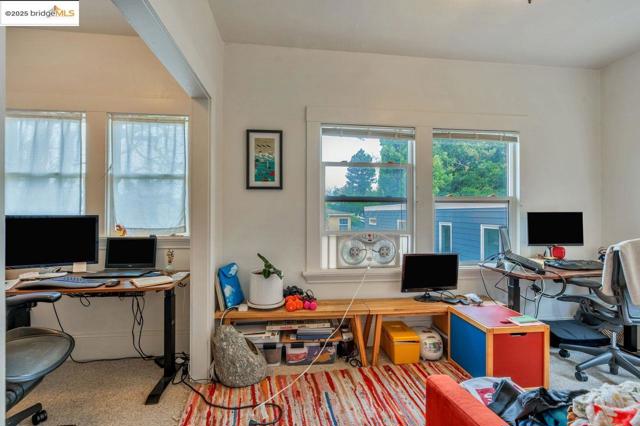 5537 Claremont Ave, Oakland CA: https://media.crmls.org/mediaz/2d45bb79-db70-4f57-9993-7a2f2f2fdaa5.jpg