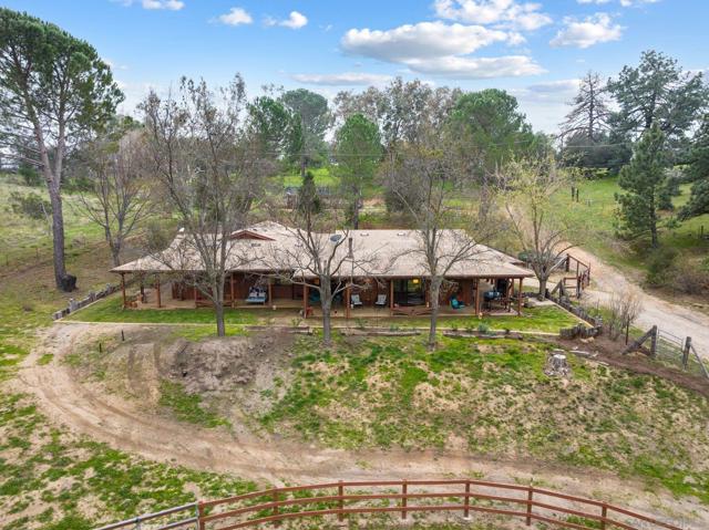 25394 Mesa Grande Rd, Santa Ysabel CA: https://media.crmls.org/mediaz/2d45e50c-73c5-412f-af3c-e972edaeba5b.jpg