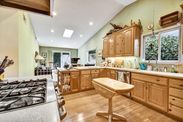 255 Nimitz Avenue, Redwood City CA: https://media.crmls.org/mediaz/2d465ef3-8511-4a5f-8ac8-6695f313901a.jpg