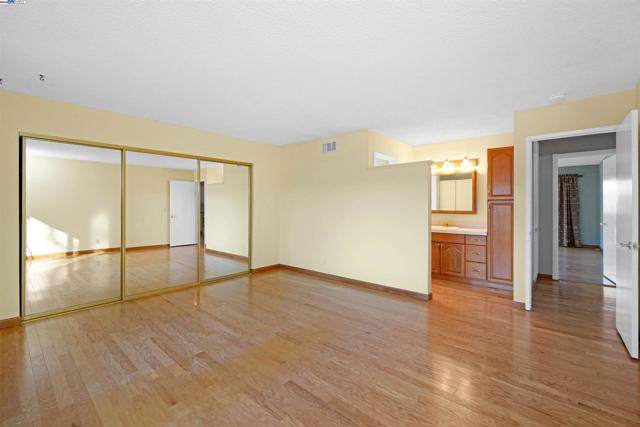 3608 Siskiyou Ct, Hayward CA: https://media.crmls.org/mediaz/2d46a399-a24d-446d-a3ea-b7da0f5ba55f.jpg