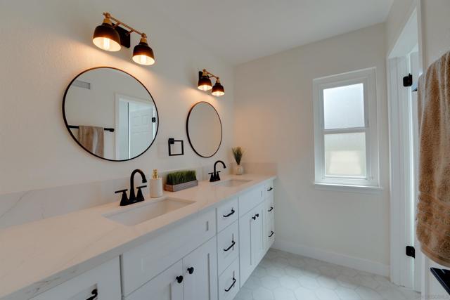 3302 Vista Rocosa, Escondido CA: https://media.crmls.org/mediaz/2d46ab61-6824-486a-a32e-26cd65fc5d54.jpg