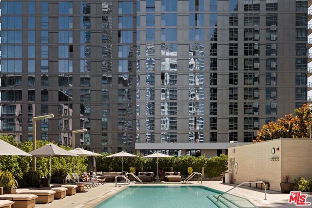 1155 S Grand Avenue, Los Angeles CA: https://media.crmls.org/mediaz/2d46aea1-fc51-4a57-83df-a7d00af1c356.jpg