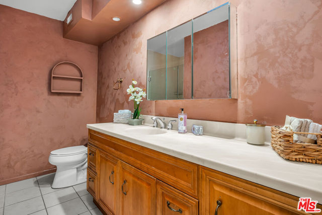 2925 Dona Susana Drive, Studio City CA: https://media.crmls.org/mediaz/2d47351a-6669-4171-88b8-589ddaeb4089.jpg