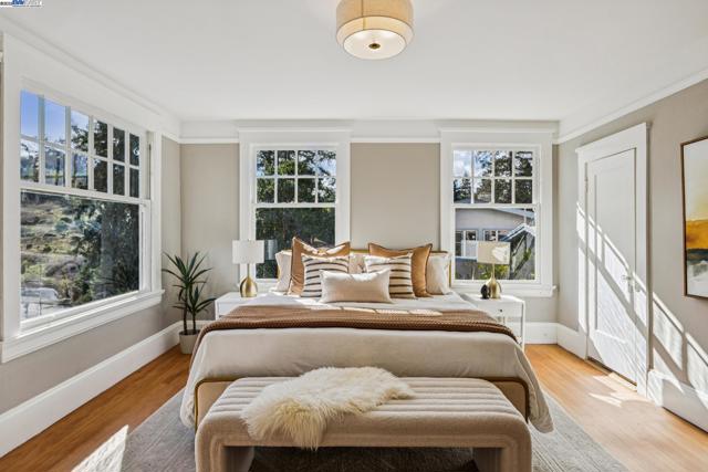 5811 Romany, Oakland CA: https://media.crmls.org/mediaz/2d47b224-4a3e-4034-b387-dc80501f74a9.jpg