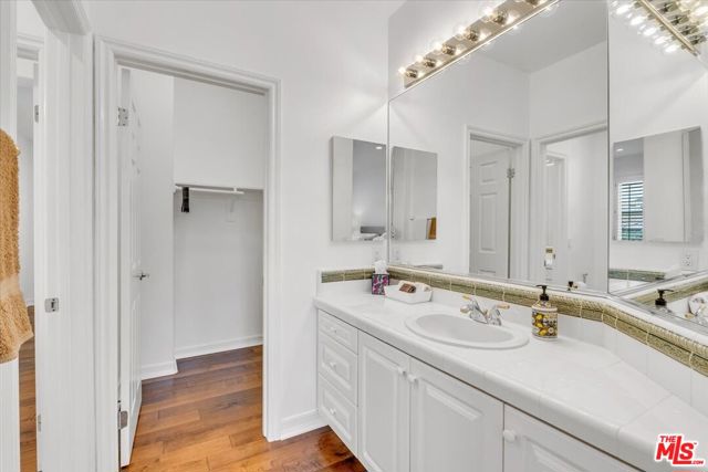 1535 Verde Ridge Lane, Westlake Village CA: https://media.crmls.org/mediaz/2d47bbd6-dbc7-41e7-8983-8aaa3c4880c0.jpg