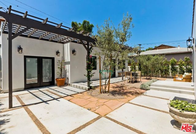3364 Garden Avenue, Los Angeles CA: https://media.crmls.org/mediaz/2d47c222-3150-470c-9160-72e6ae31c4b3.jpg