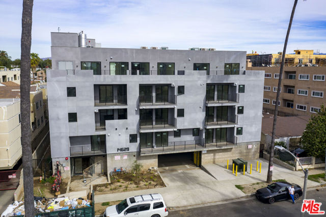 14629 Erwin Street, Van Nuys CA: https://media.crmls.org/mediaz/2d481f06-4471-40c0-93c6-fec1d9029515.jpg