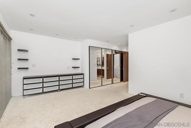 6423 Caminito Aronimink, La Jolla CA: https://media.crmls.org/mediaz/2d48452a-e190-44fd-b40f-c62216aa6355.jpg