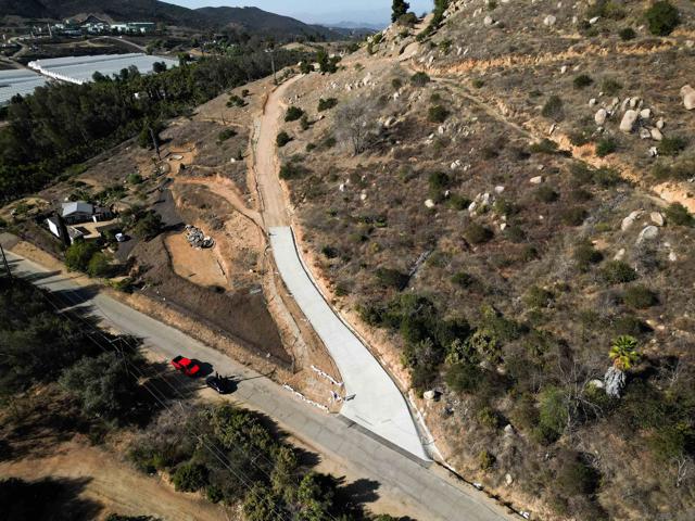 496 Camino Calafia, San Marcos CA: https://media.crmls.org/mediaz/2d488e99-1e1e-4476-bd7b-33e3a3b0ca0a.jpg