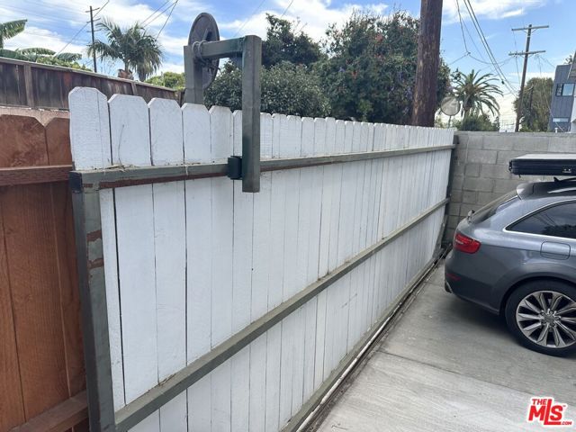 2454 Penmar, Venice CA: https://media.crmls.org/mediaz/2d489771-0a7d-40e2-bd27-e5ec0e7b16c7.jpg