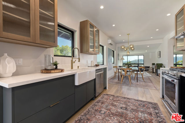 3404 Glenalbyn Drive, Los Angeles CA: https://media.crmls.org/mediaz/2d49254c-47c3-4240-865b-3a74033b70d0.jpg