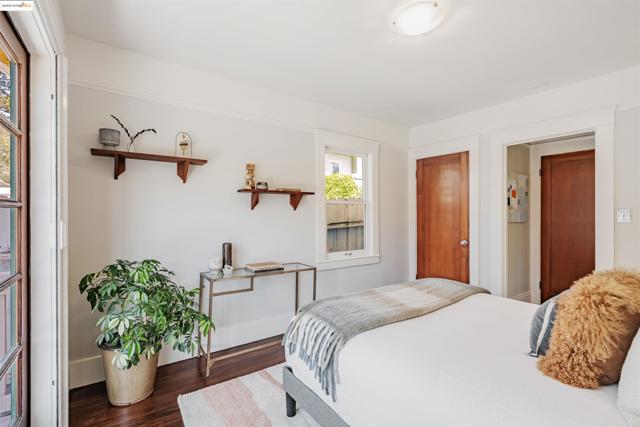906 Carmel Ave, Albany CA: https://media.crmls.org/mediaz/2d4a2479-66fa-4e30-97df-1a05b4c572a0.jpg