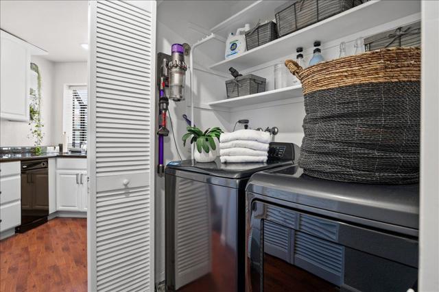 203 Shorebird Circle, Redwood City CA: https://media.crmls.org/mediaz/2d4a9237-731b-4b92-9d02-c9653080da03.jpg