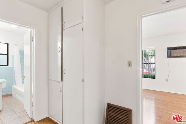 1124 San Rafael Avenue, Glendale CA: https://media.crmls.org/mediaz/2d4aeb26-4ba8-413a-98ed-fc14af2509d4.jpg