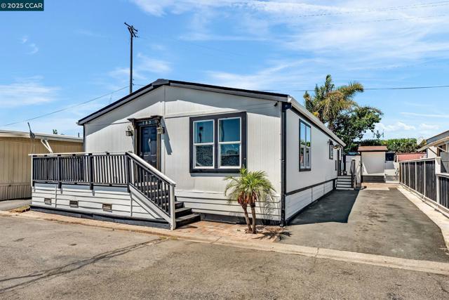 189 Suez Dr, Pacheco CA: https://media.crmls.org/mediaz/2d4bb82e-eec8-40a0-9420-0ef148f16dc4.jpg