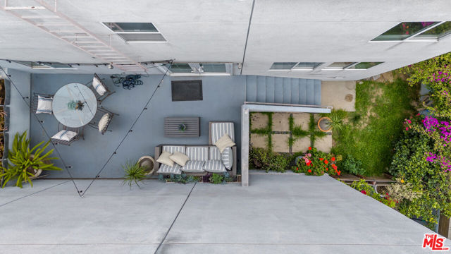 2131 Griffith Park Boulevard, Los Angeles CA: https://media.crmls.org/mediaz/2d4bfffb-be57-4dc4-b974-3cfe91022b70.jpg