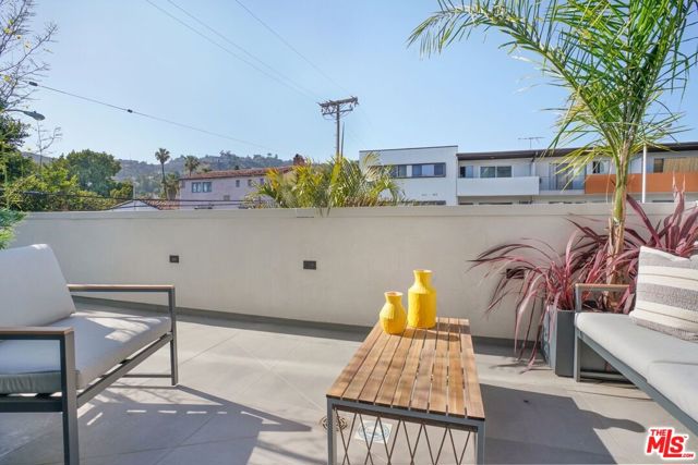 8210 Fountain Avenue, West Hollywood CA: https://media.crmls.org/mediaz/2d4c640f-6a14-400e-ad94-fa696d1d904a.jpg
