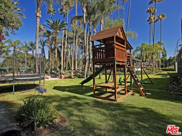 17545 Parthenia Street, Sherwood Forest CA: https://media.crmls.org/mediaz/2d4c6976-4e3e-4673-a3e1-223ff0808844.jpg